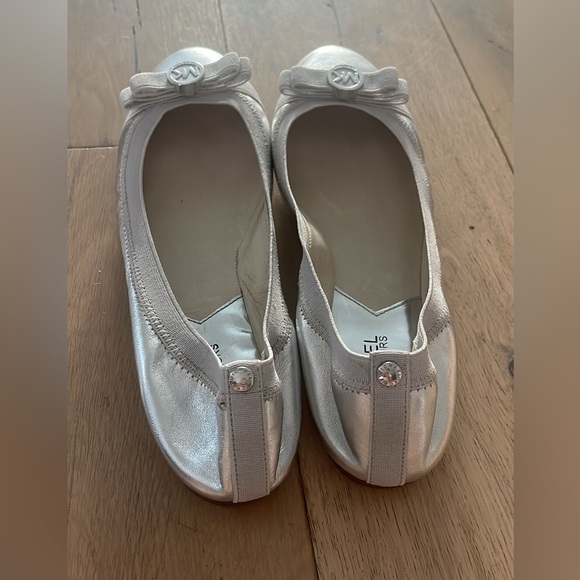 Michael Kors Metallic Silver Ballet Flats 8.5 - Picture 3 of 4